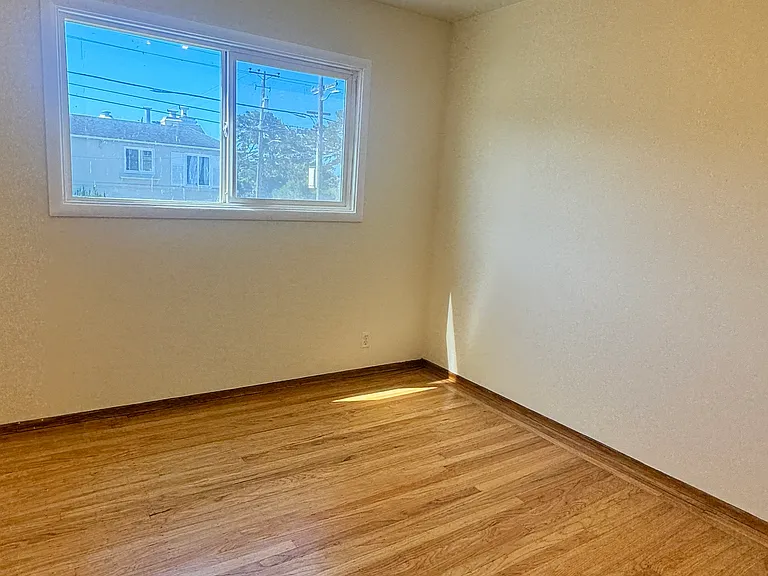 2652 Quintara St — Photo 12