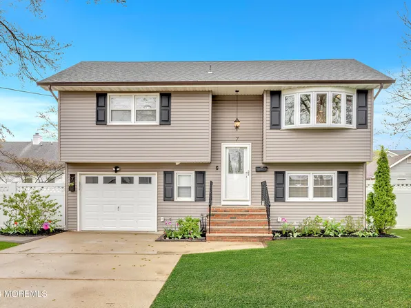 7 Carolina Avenue, Port Monmouth, NJ 07758