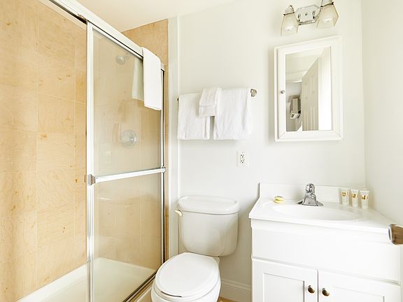 5th image of 2415 Mount Vernon Ave #3