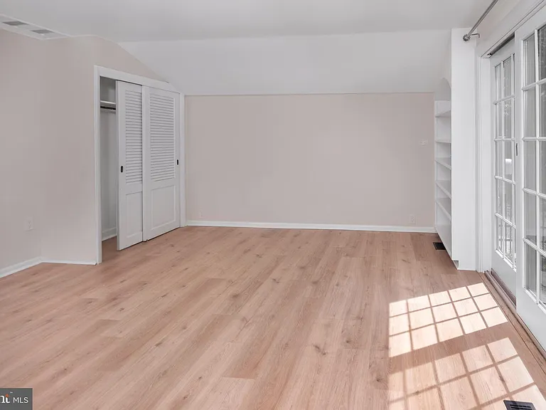 68 Mountain Ave — Photo 6