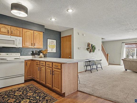 4th image of 1903 S Sertoma Ave Unit 104