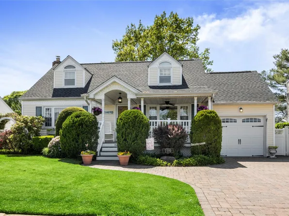 196 Peters Avenue, East Meadow, NY 11554