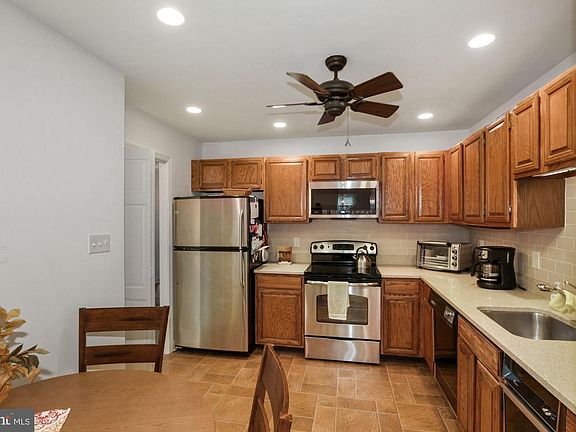 3rd image of 5904 Dorchester Way
