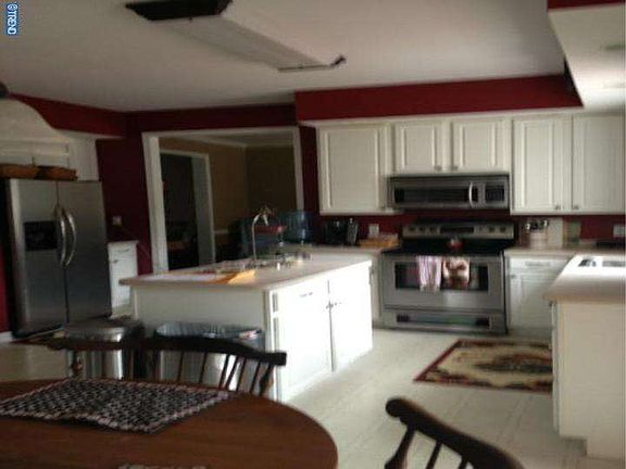 4th image of 323 Jessica Dr