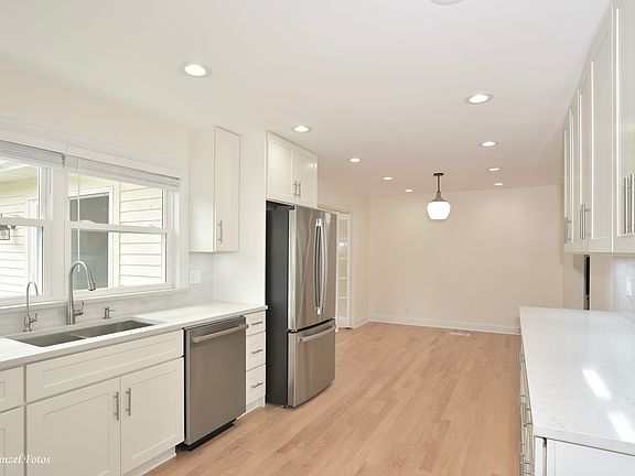 5th image of 1713 Oak St