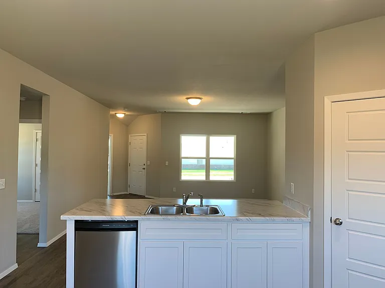 2001 S Amarillo Dr — Photo 7