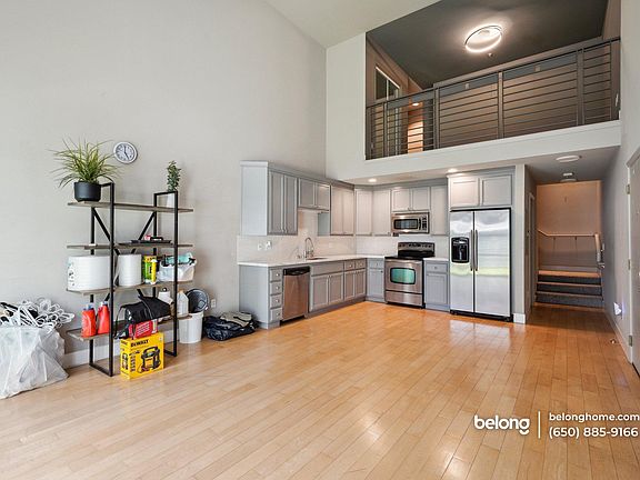4th image of 139 Stillman St APT 4