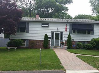 128 Woodbury Rd, Cranston, RI 02905