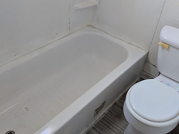 535 Wrights Ave Bathroom