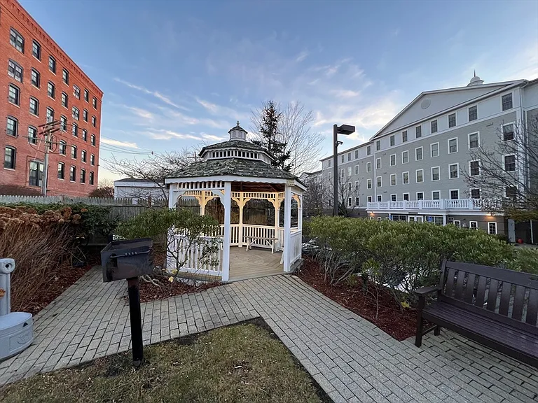 8 Crowninshield St #210 — Photo 28