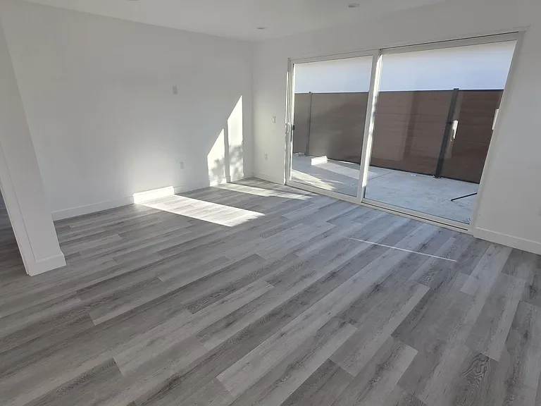 22732 Mariano St — Photo 8