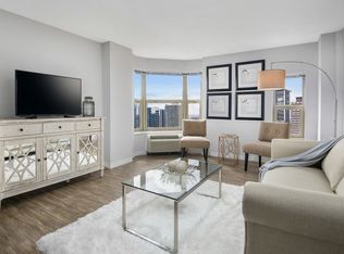 18 W Chestnut St #7H, Chicago, IL 60610