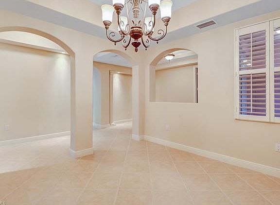 4th image of 567 Avellino Isles Cir #102
