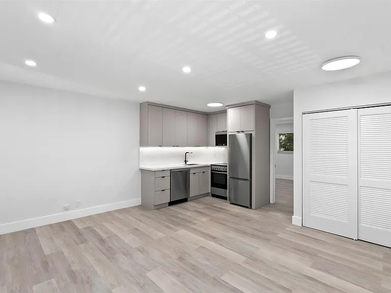 1101 NE 18th Ave #8 — Photo 5