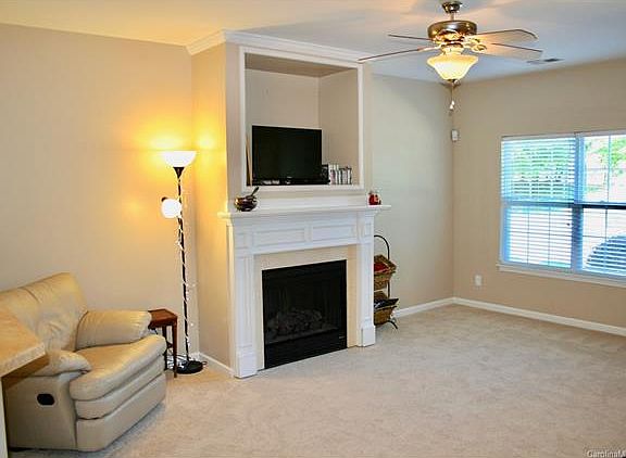 3rd image of 8520 Summerglen Cir #8520