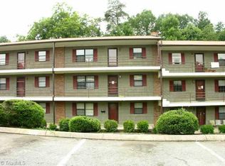 366 S Cherry St #B, Kernersville, NC 27284