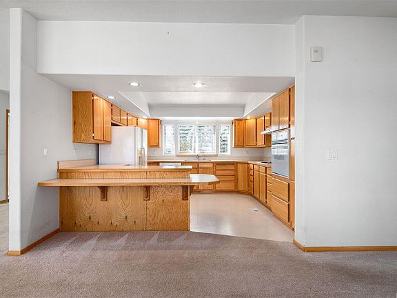 5th image of 208 Thayer Dr