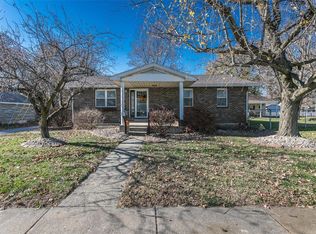 206 Chaffer Ave, Roxana, IL 62084