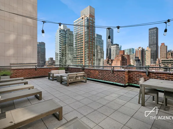 220 East 54th Street image 5 of 6