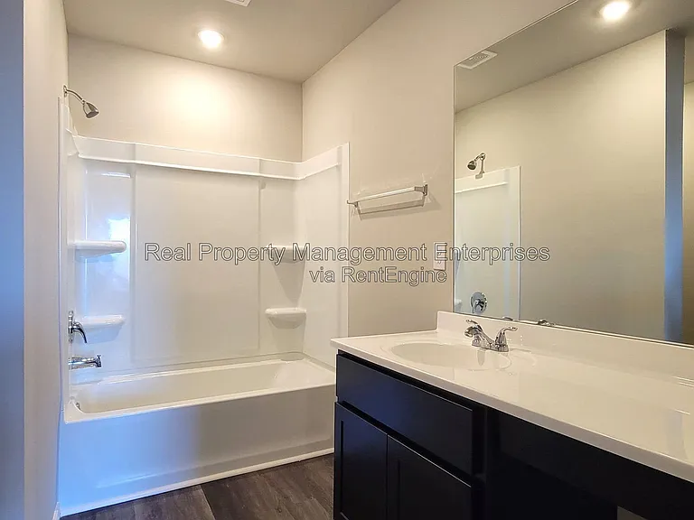 9501 NW 118th St — Photo 10