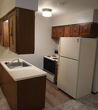 5th image of 401 5th St APT 1