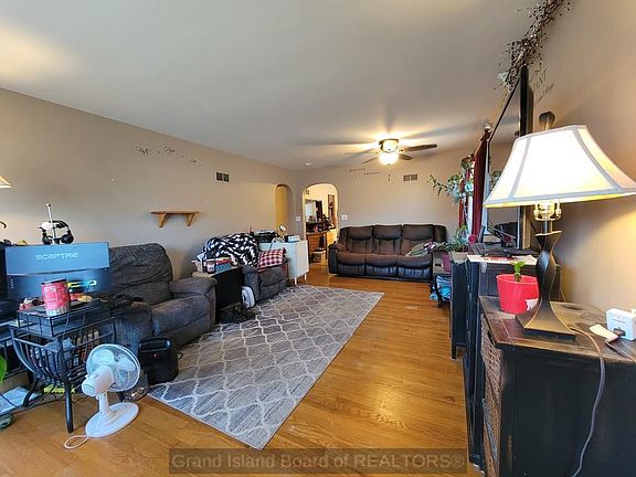 2nd image of 110 E 20th St