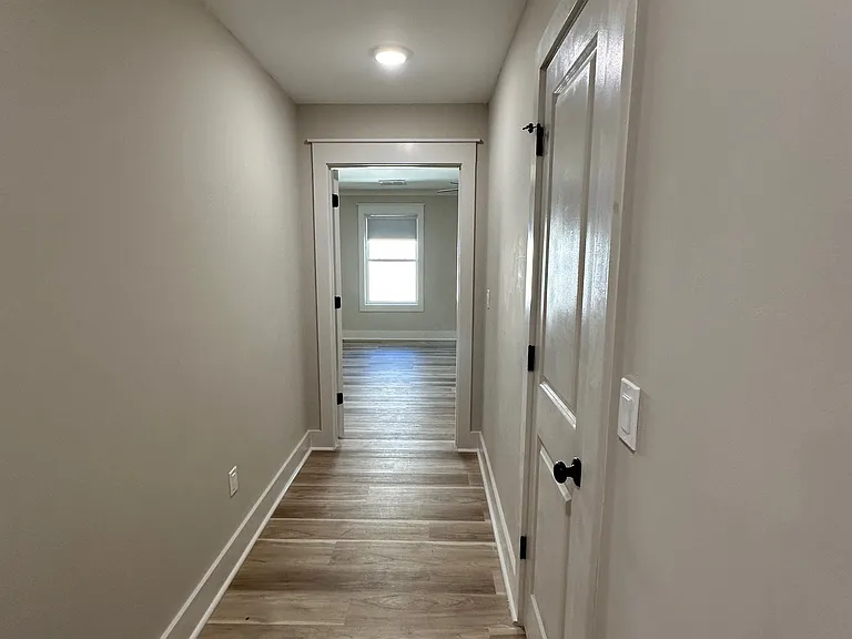99 Devlieg Ave — Photo 8