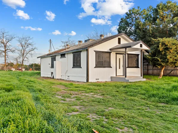 246 N Dwight Avenue, Farmersville, CA 93223