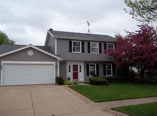 1203 Larraway Dr, Buffalo Grove, IL 60089