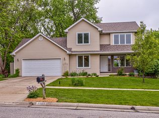 5507 Thackeray Dr, Ames, IA 50014