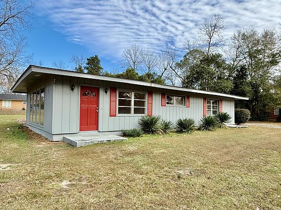 2nd image of 2611 Camellia Dr