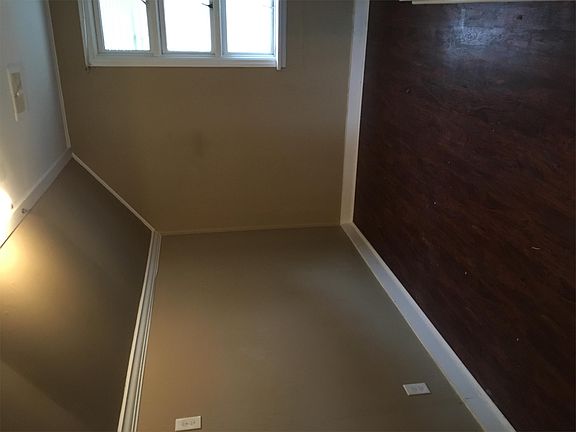 3rd image of 341B E Lincoln Way