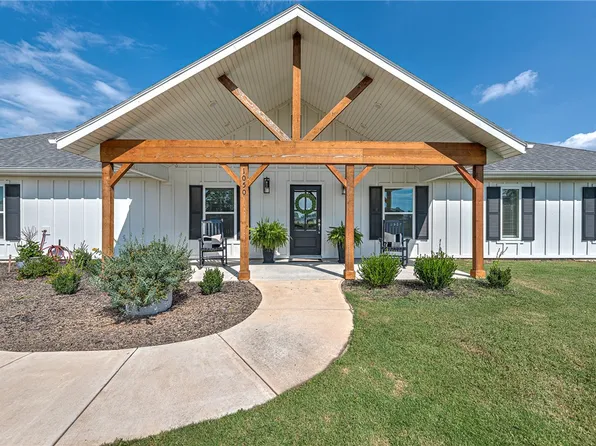 1050 NW Daniels Rd, Bentonville, AR 72713