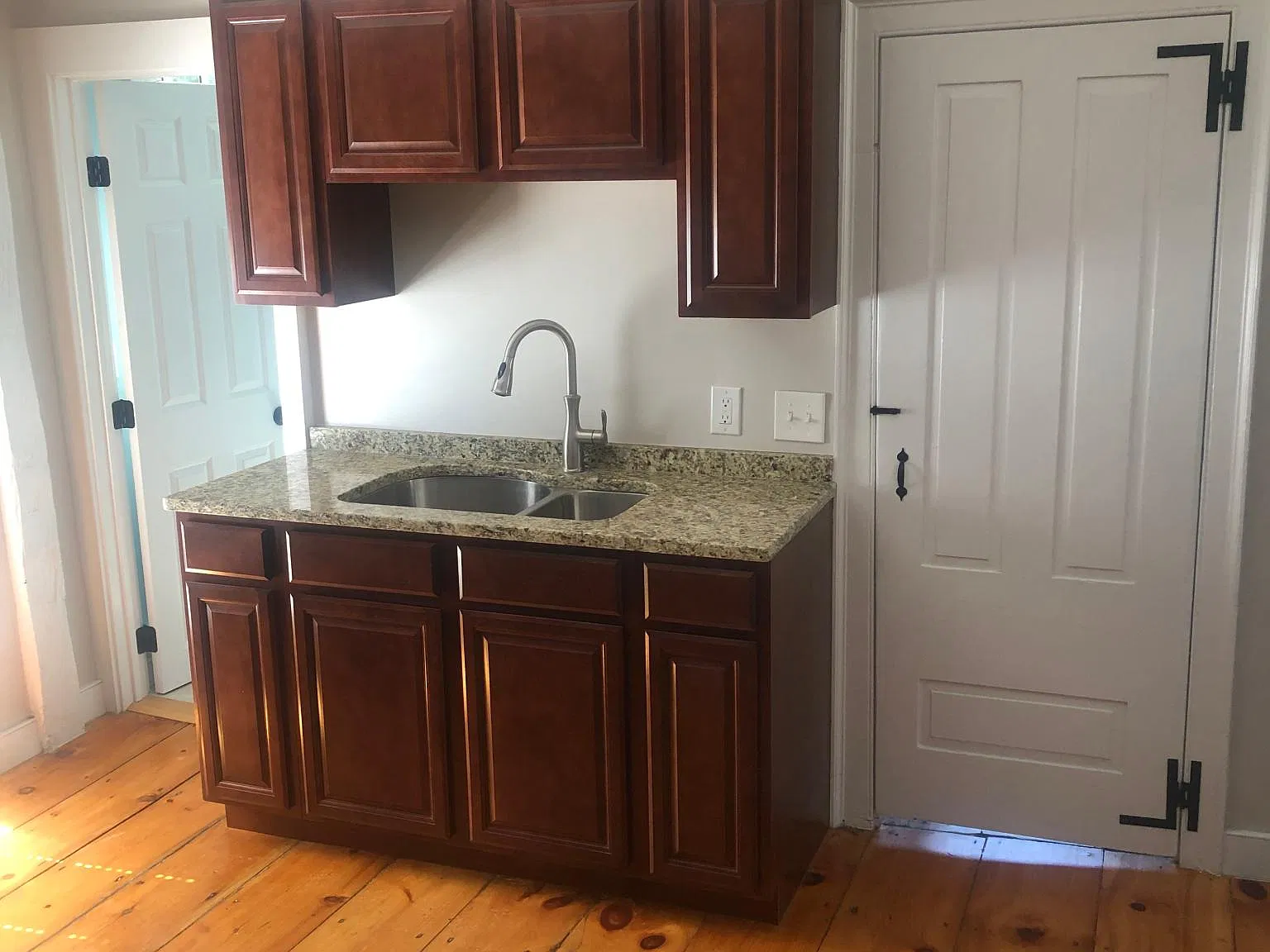 2 bed, 1000 sqft, $2,500 — Photo 4