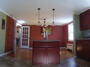 121 E Pershing St, Bloomfield, CT 06002