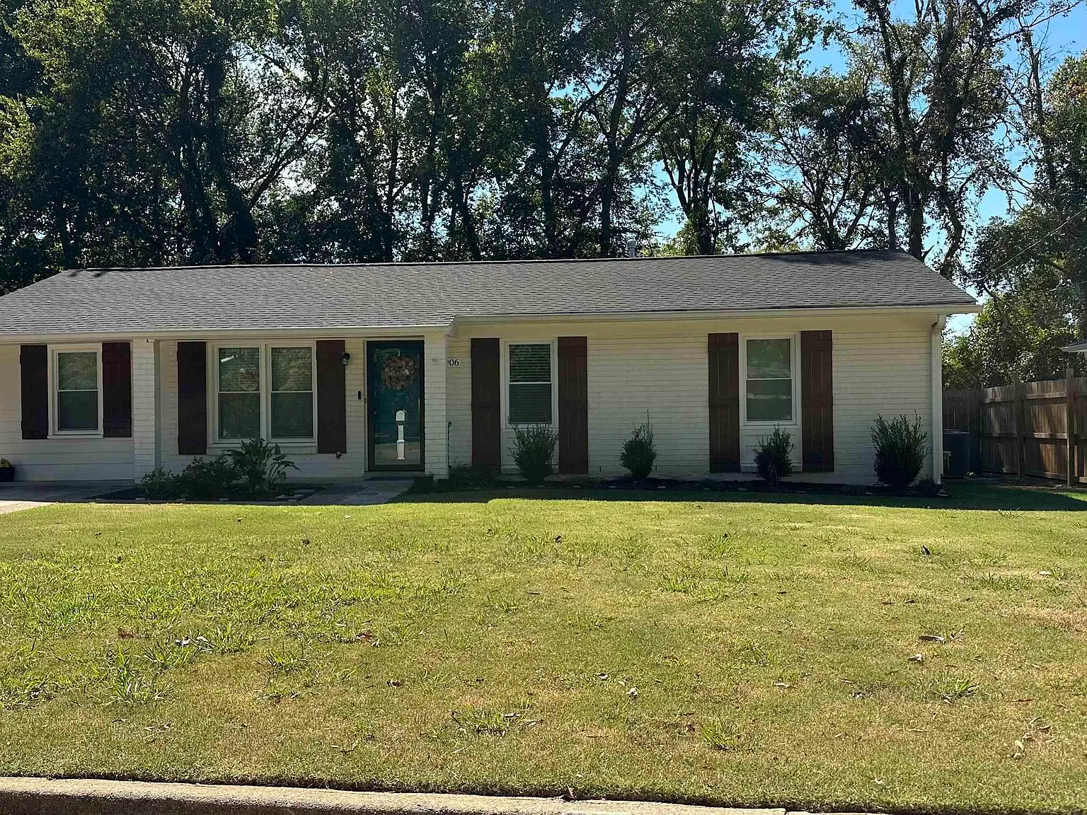 3 bed, 1.5 bath, 1231 sqft, $1,750 — Photo 1