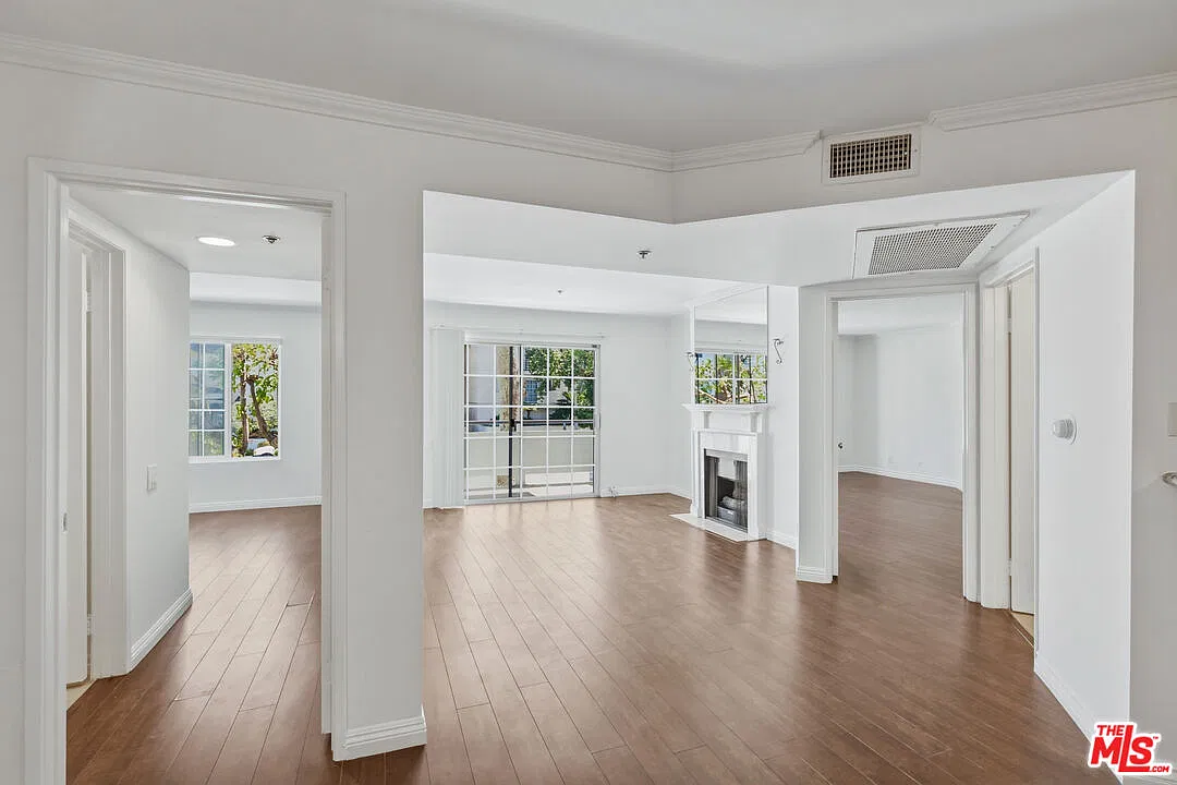 2 bed, 2.0 bath, 870 sqft, $2,800 — Photo 2