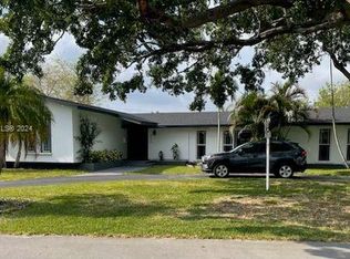 8230 SW 86th Ter, Miami, FL 33143