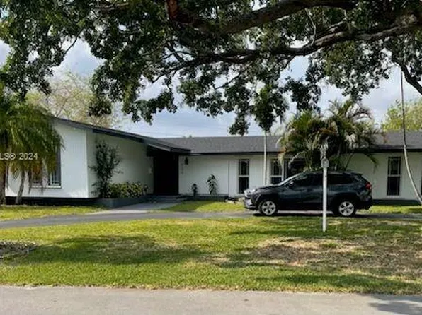 8230 SW 86th Ter, Miami, FL 33143