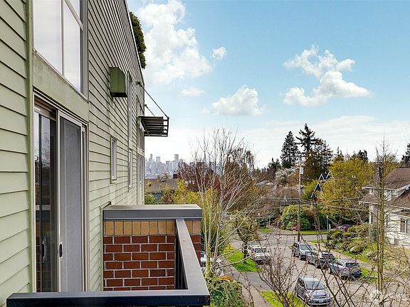 5th image of 4422 Bagley Avenue N #216