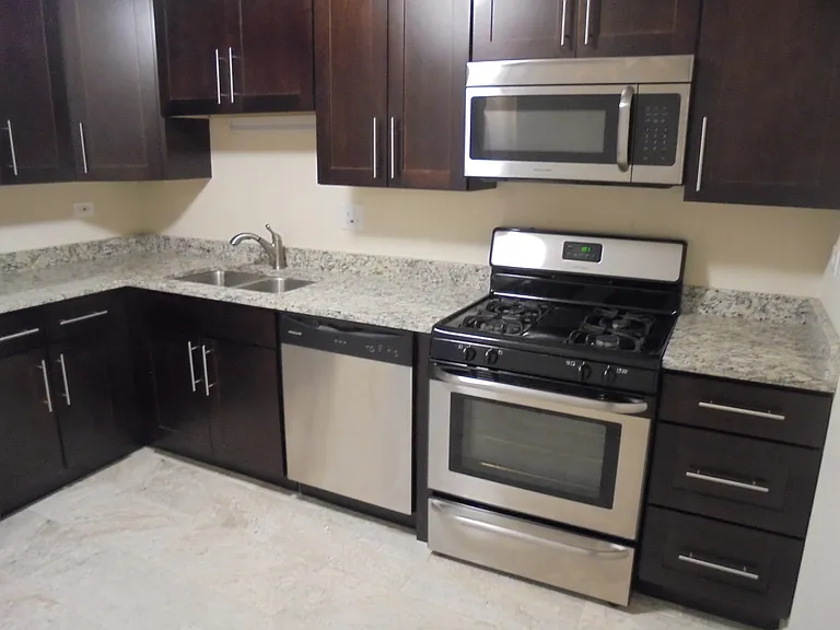 1206 E Fairview St #102 — Photo 2