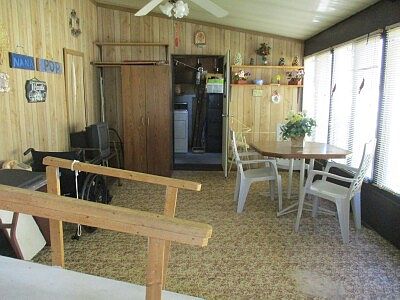 SCREEN ROOM WITH RAMP