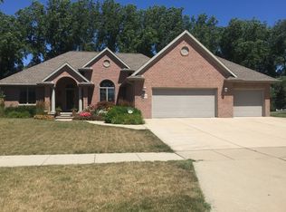 2077 Charles St, De Pere, WI 54115