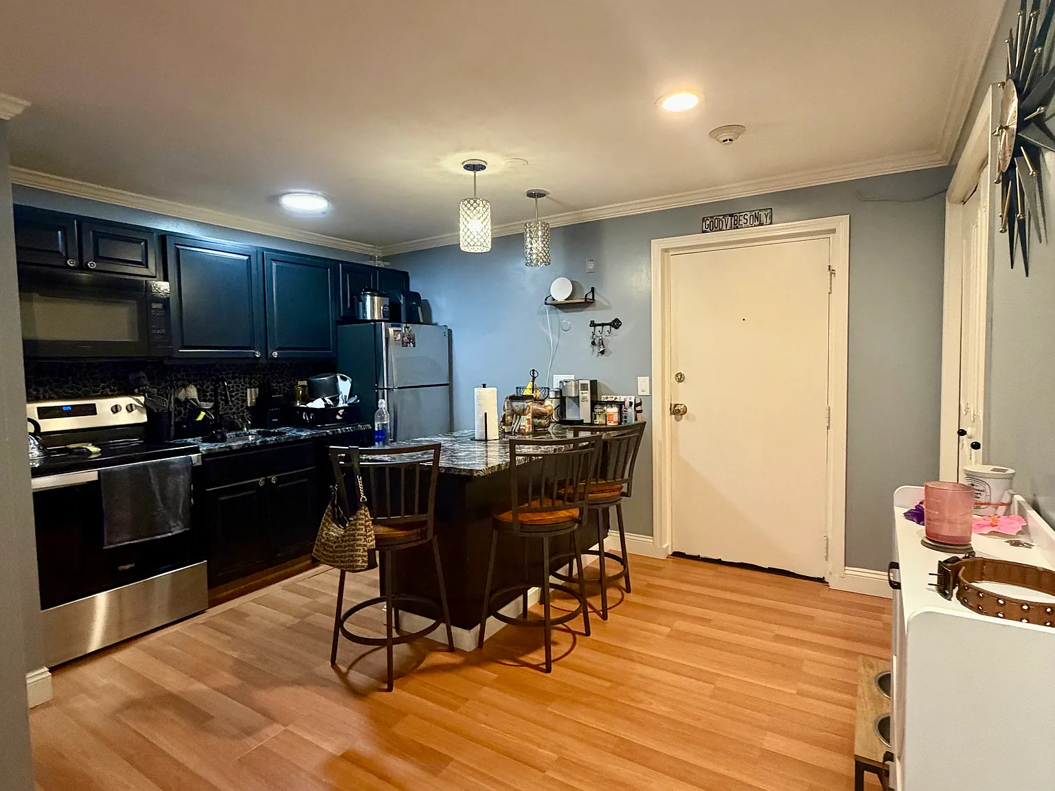 2 bed, 941 sqft, $3,000 — Photo 4