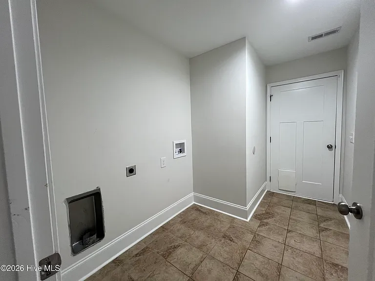 315 Adams Cir — Photo 13
