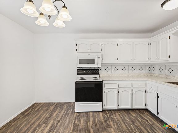 4th image of 322 Oakwood Loop Unit A