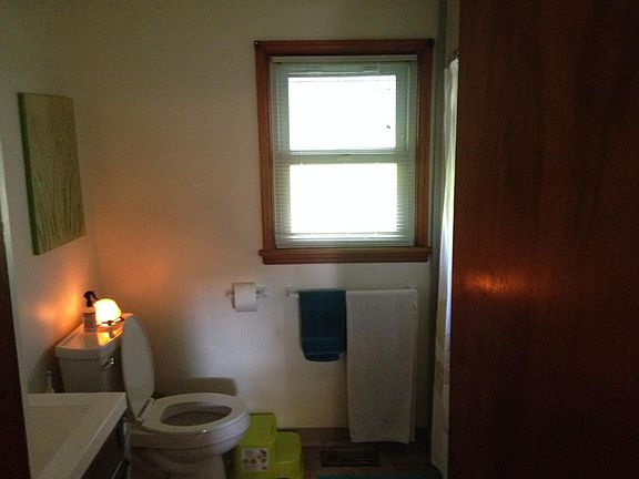 Main floor full bath