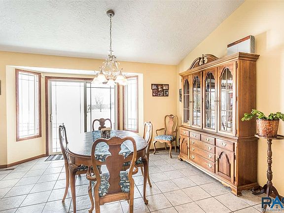 5th image of 27042 Reynolds Pl