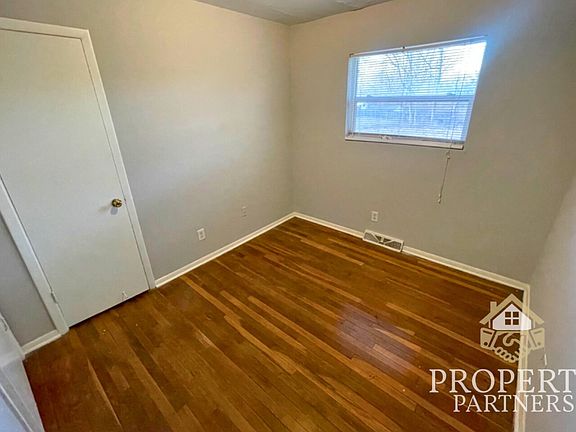 3rd image of 1402 N High School Rd #1404