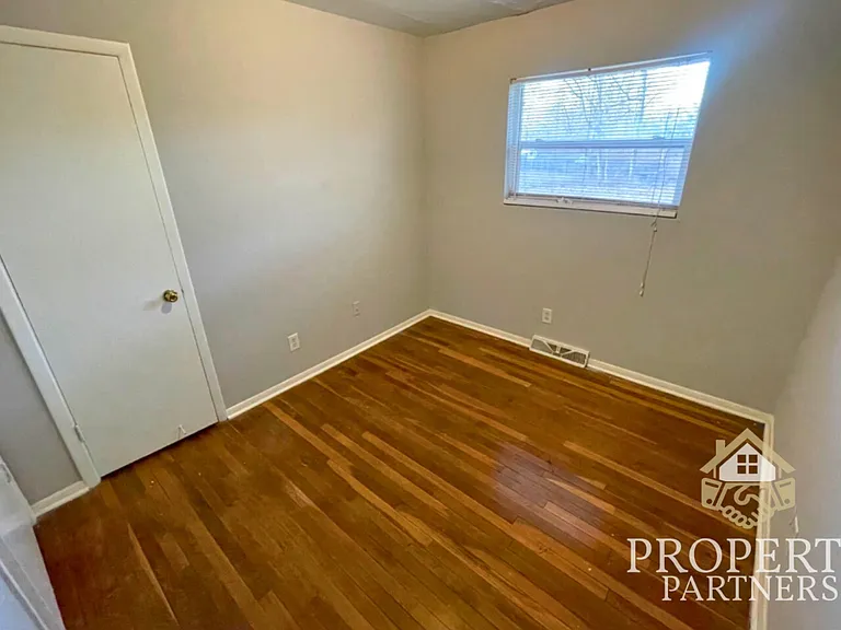 1402 N High School Rd #1404 — Photo 3